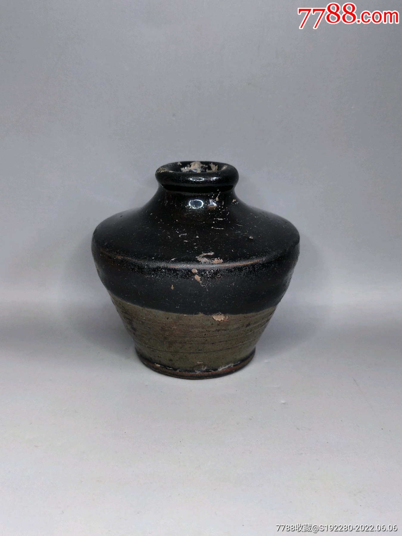 元代嘟噜瓶.胎非常细.直径9.5cm高9.5cm.