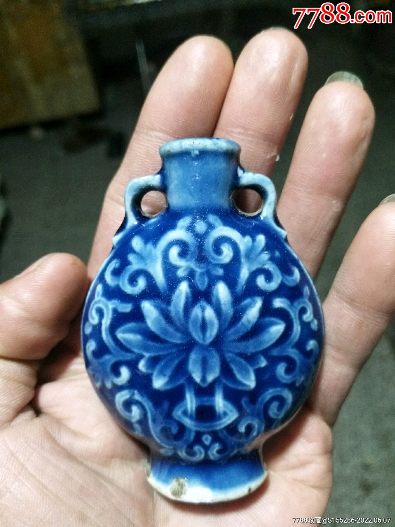 乾隆祭蓝带暗刻鼻烟壶-蓝釉瓷-7788万花筒