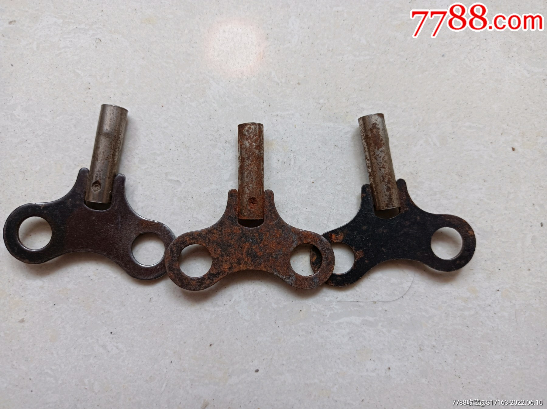 钟发条钥匙三个