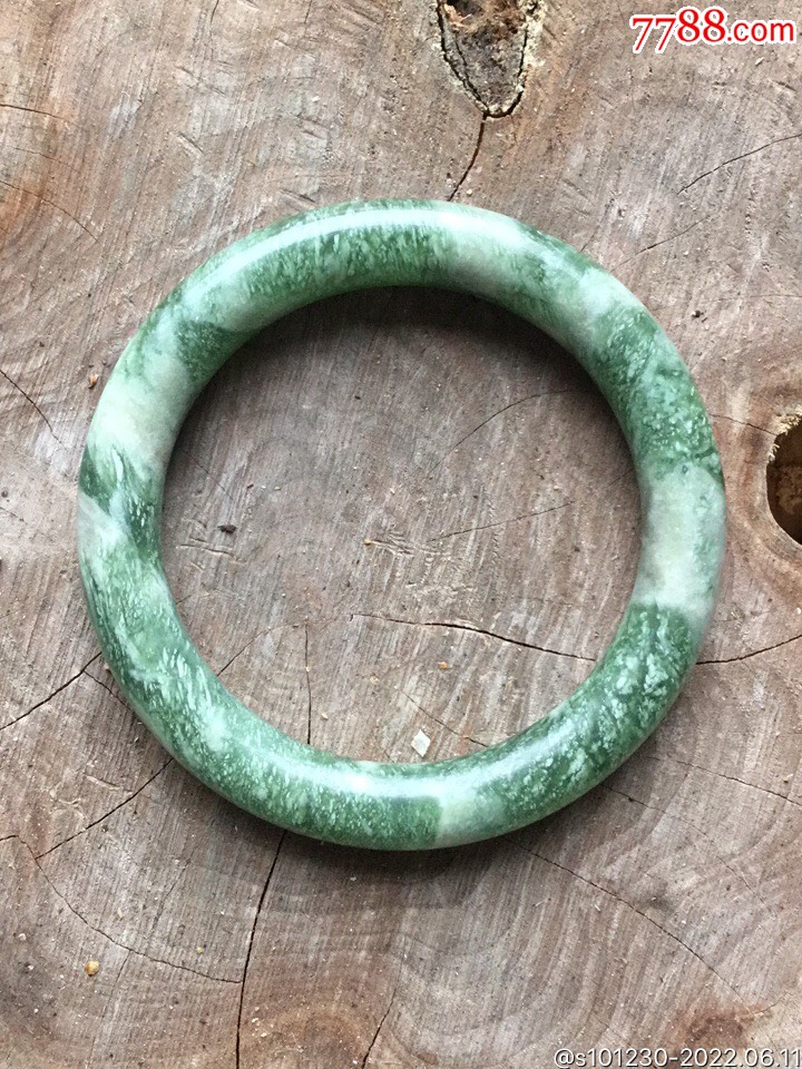 花斑纹岫玉手镯_价格200元_第1张_7788收藏__收藏热线