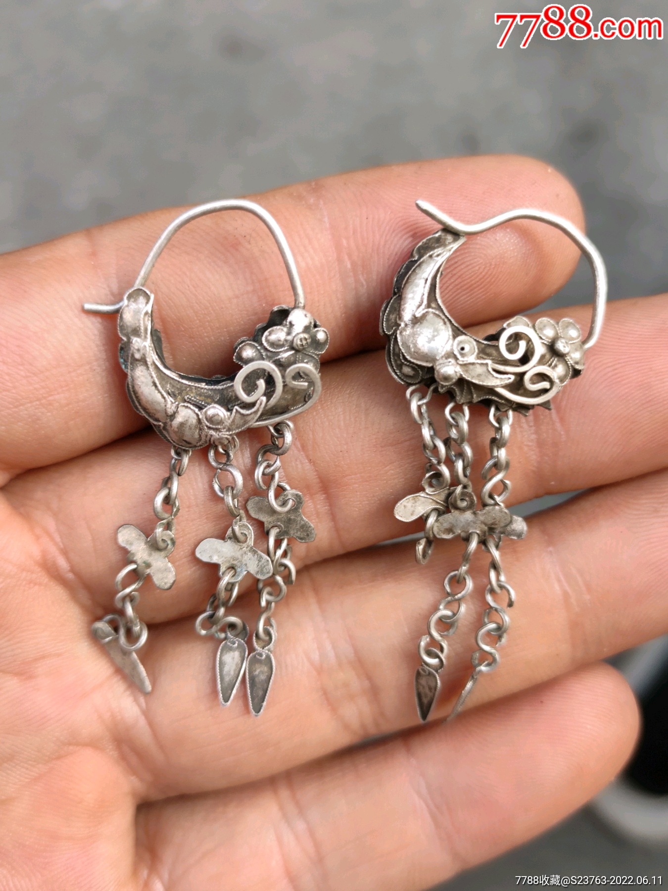 清代镂空掐丝蝴蝶银耳饰一对