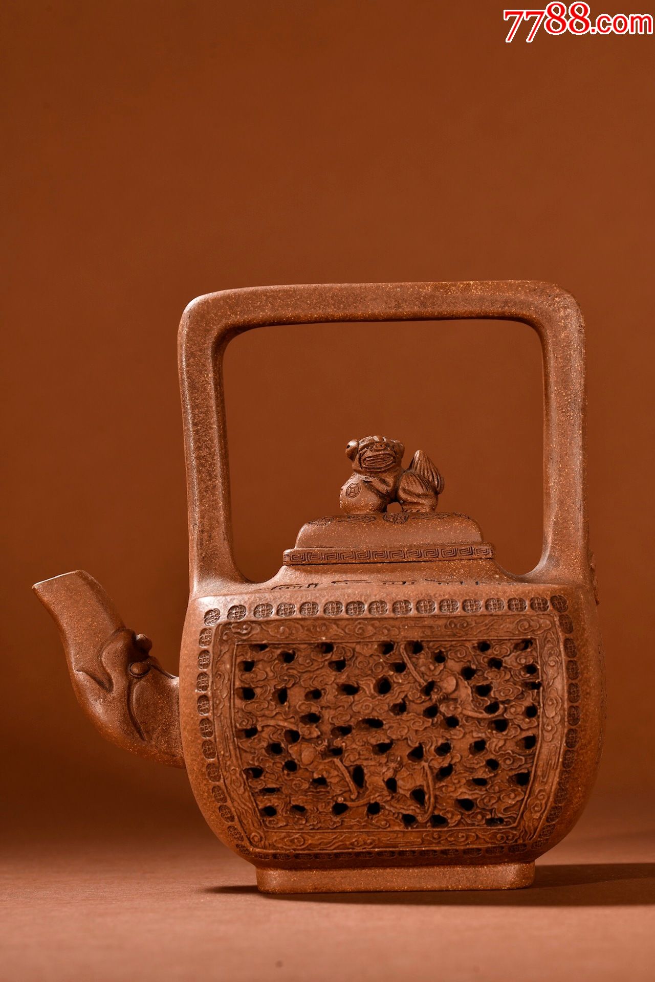 紫砂老段泥狮子戏绣球钮提梁壶