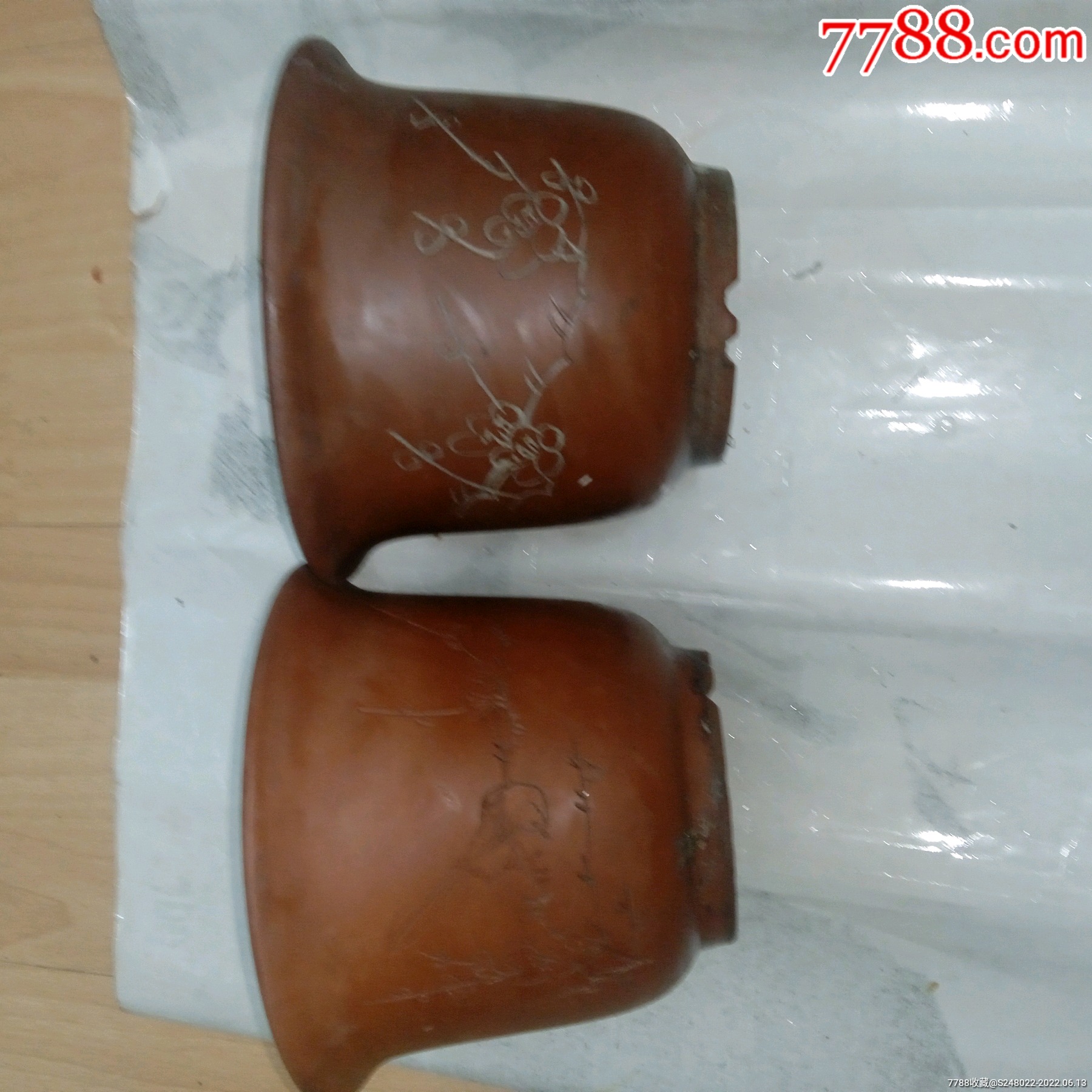 2个花盆老紫砂花盆雕刻梅花红梅树木小鸟报喜图案文字1个带款喀左紫砂