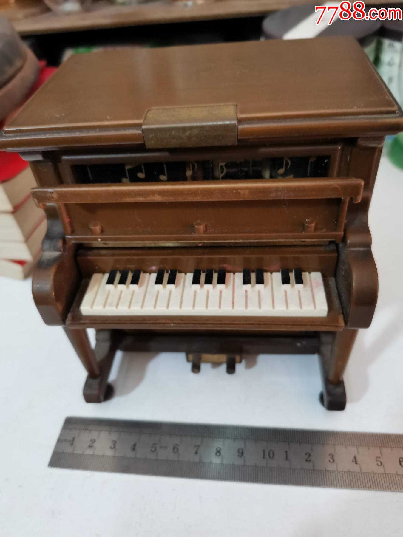 5品99故宫大师杨静豆塑