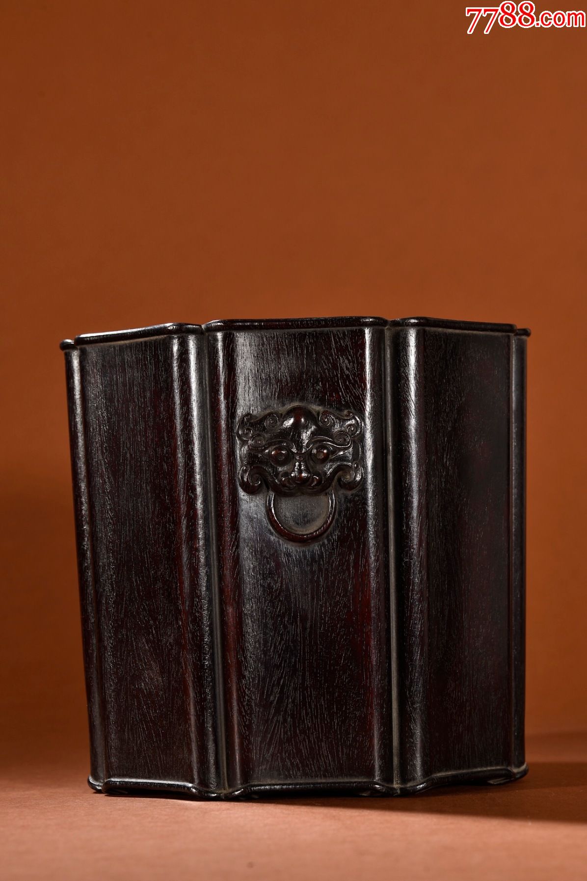 紫檀木兽面棱形笔筒