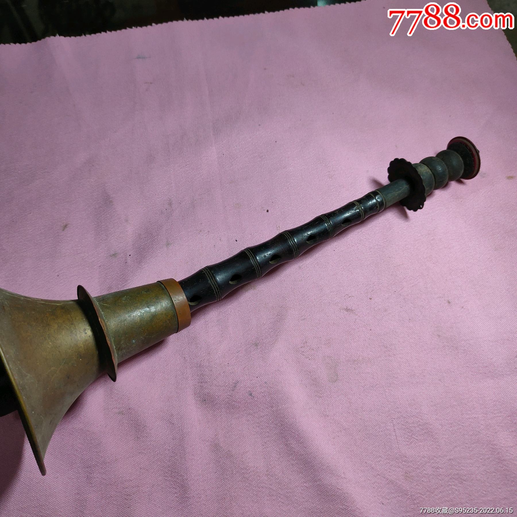 一个保存完好的老锁呐