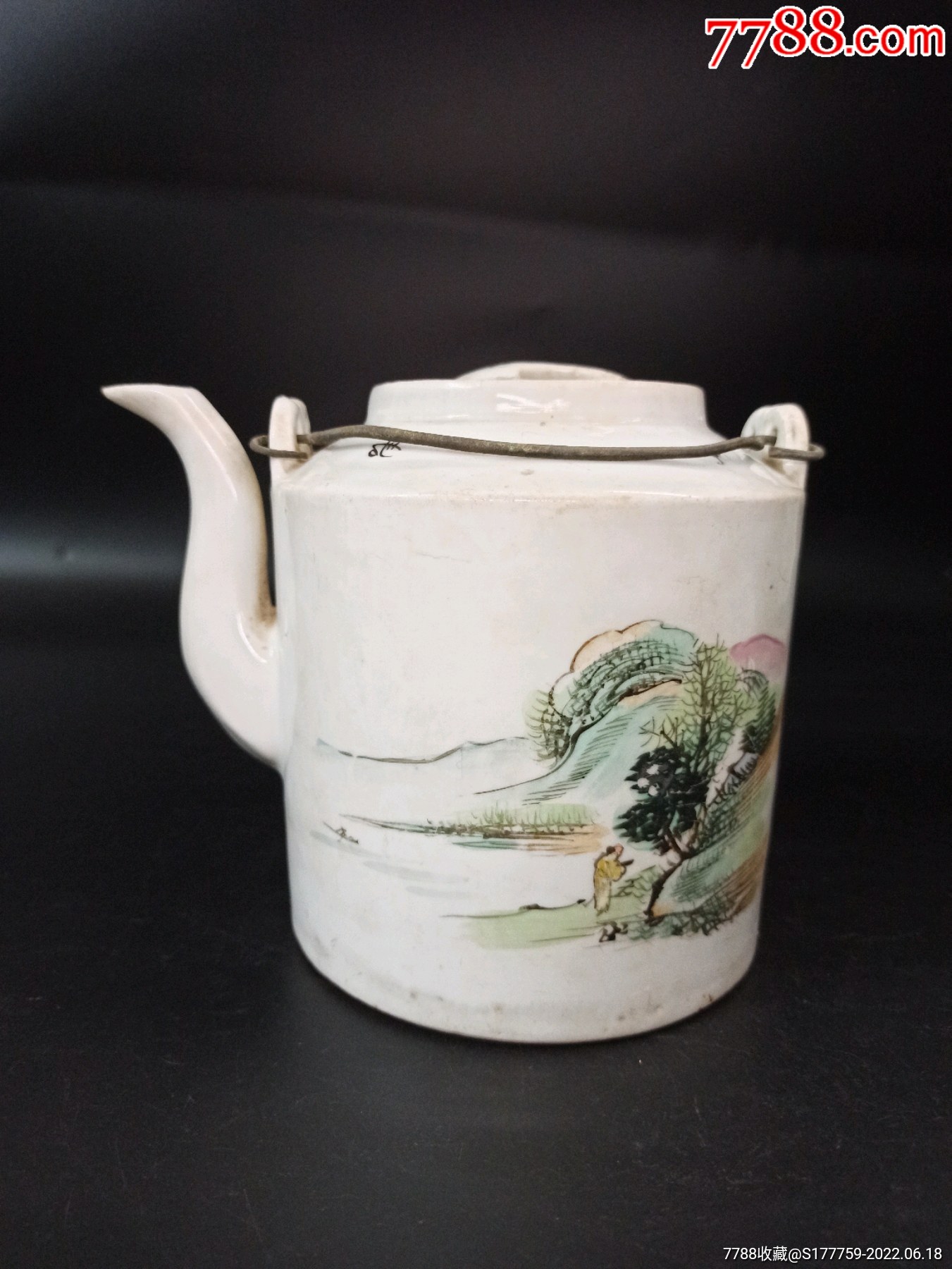 民国浅绛彩山水风景茶壶提梁壶造型古朴,釉面莹润,色彩搭配协调.