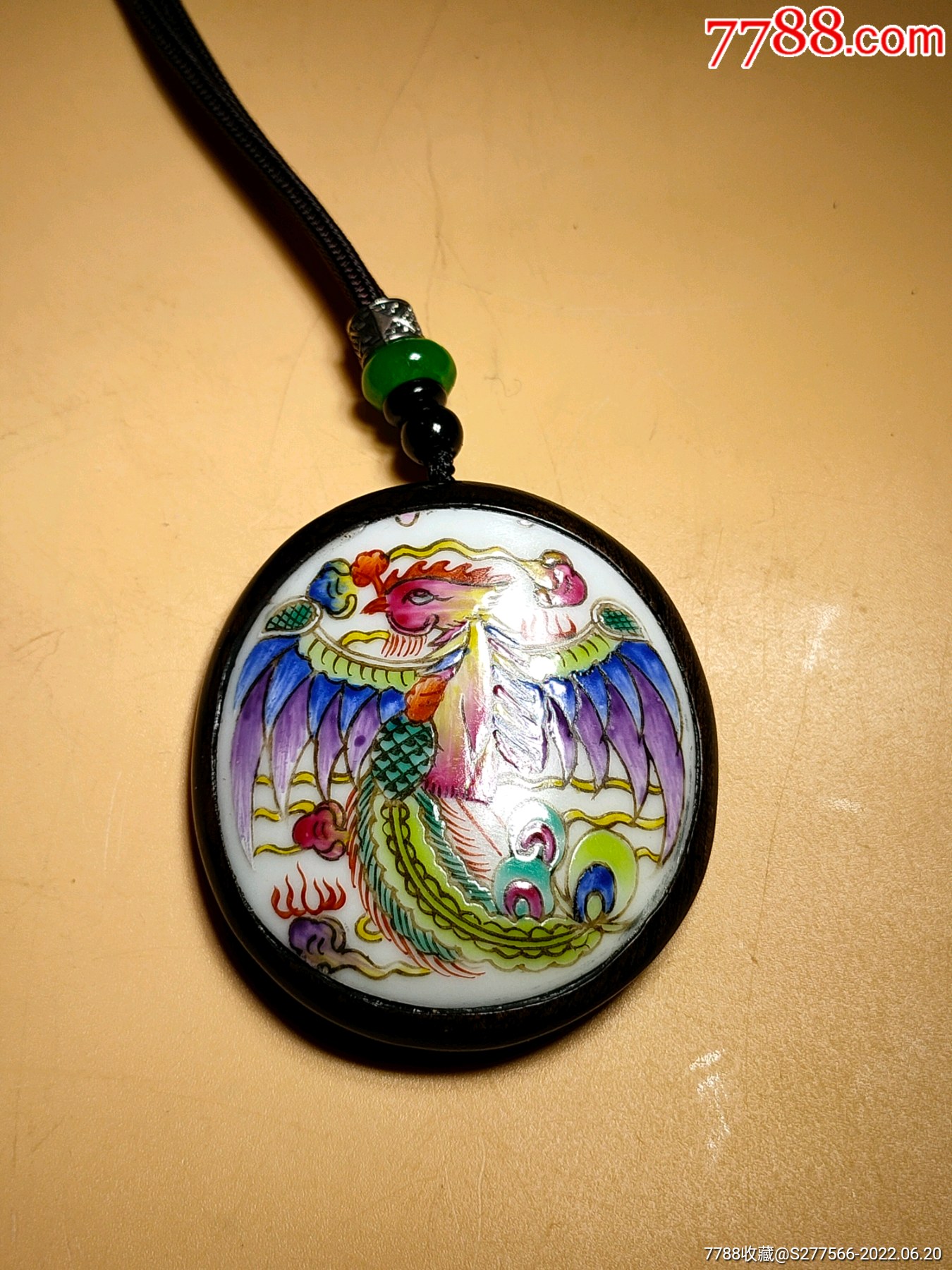 清代乾隆粉彩凤凰于飞图瓷片镶嵌紫光檀挂牌