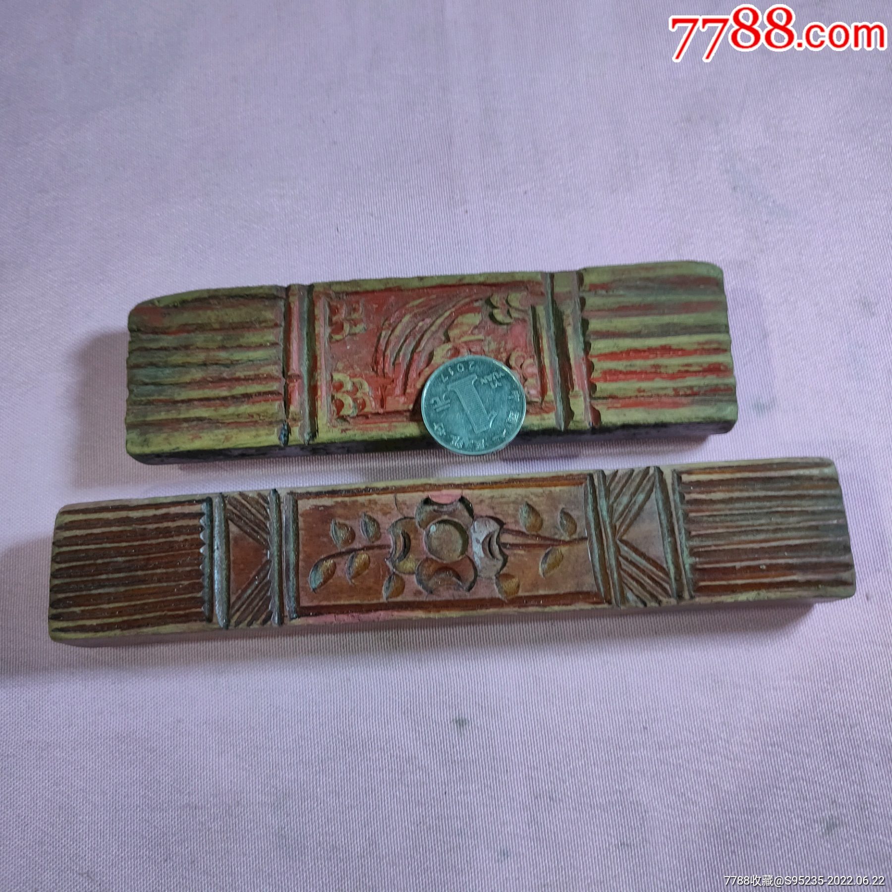 两块雕刻精美图案的印糕板