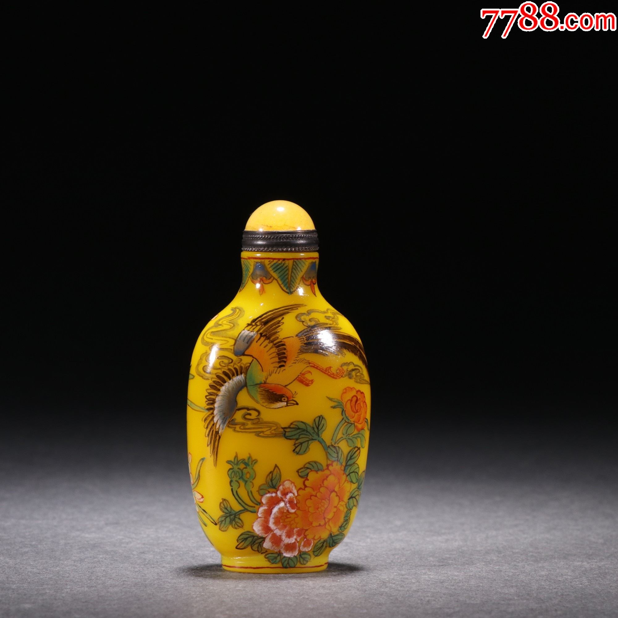 料胎画珐琅花鸟纹鼻烟壶