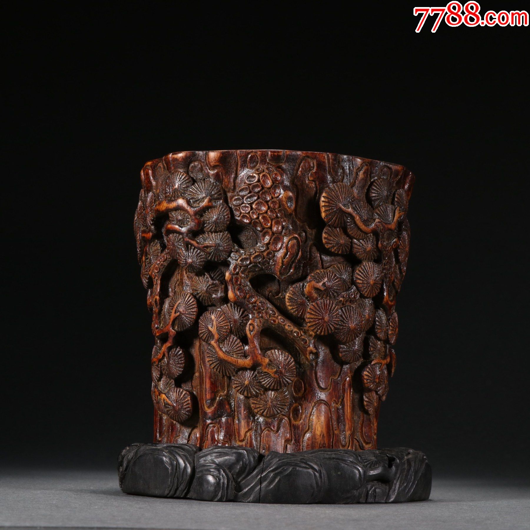 清代老沉香四季常青纹笔筒