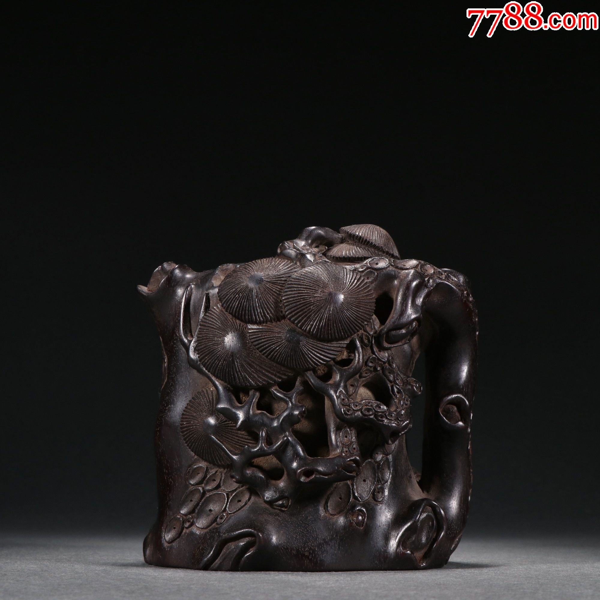 小叶紫檀松树纹壶