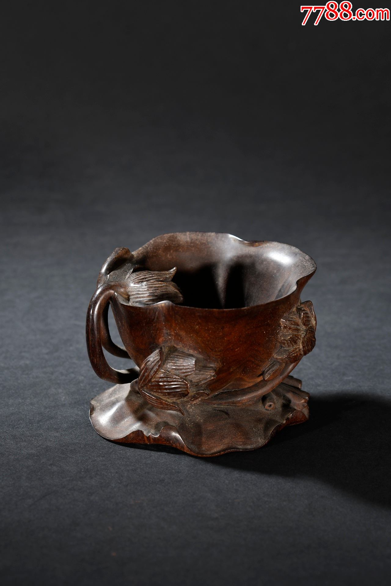 小叶紫檀莲花纹笔洗