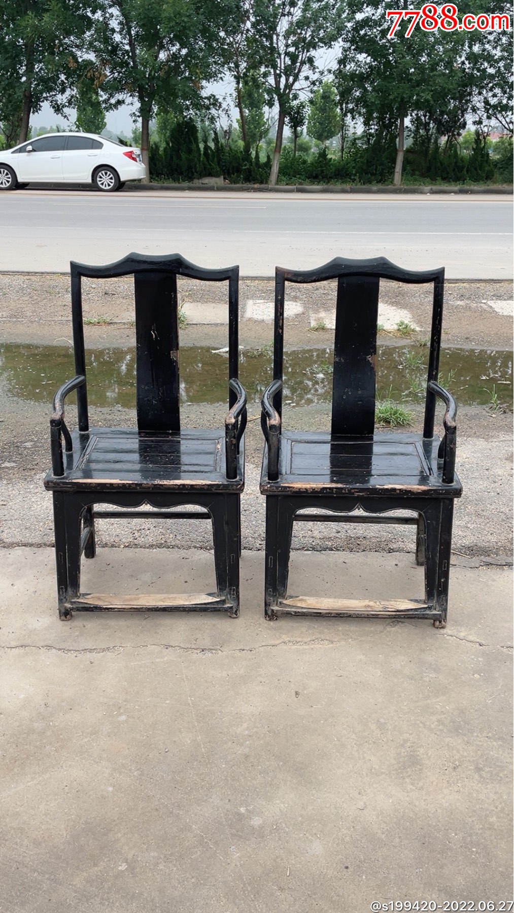 清中期榆木官帽椅一对做工讲究结实牢固座面大背板宽呈s型座姿舒适