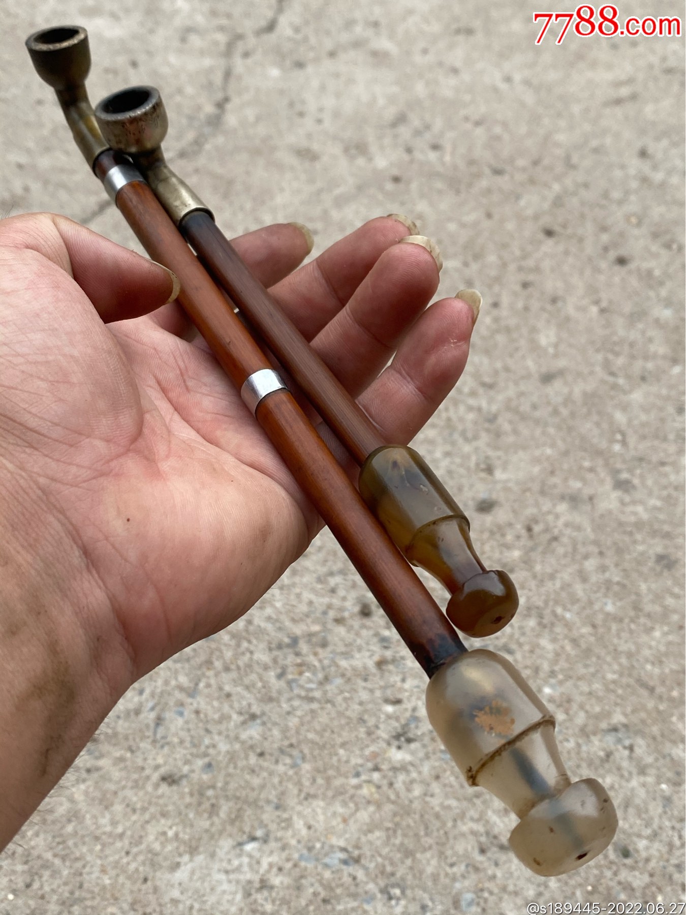 老玛瑙烟嘴烟袋两杆合售,完整无破裂,品相如图保真保老不议价_价格300
