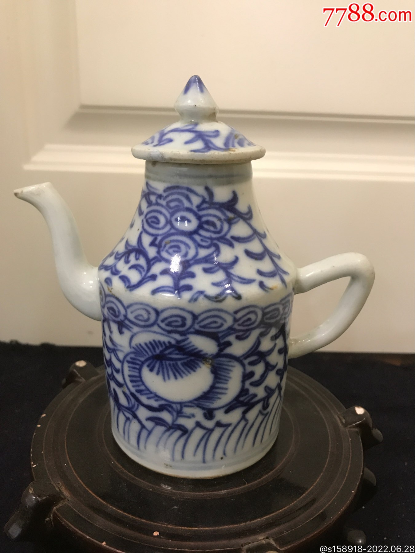 清代缠枝莲青花执壶