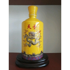  strong>五粮液天子酒瓶 /strong>_单色白瓷_本色白_文革(67-76)_壶