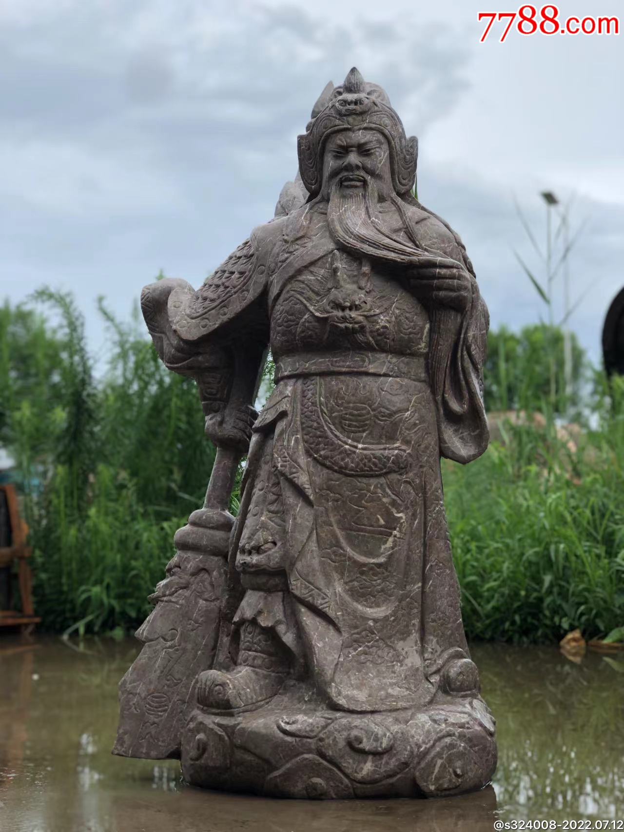 青石关公宝像,招财纳福,高1.35米,重1000斤左右.