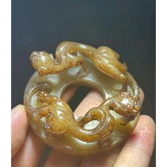 老和田玉瑞兽憨态可掬牛毛纹沁