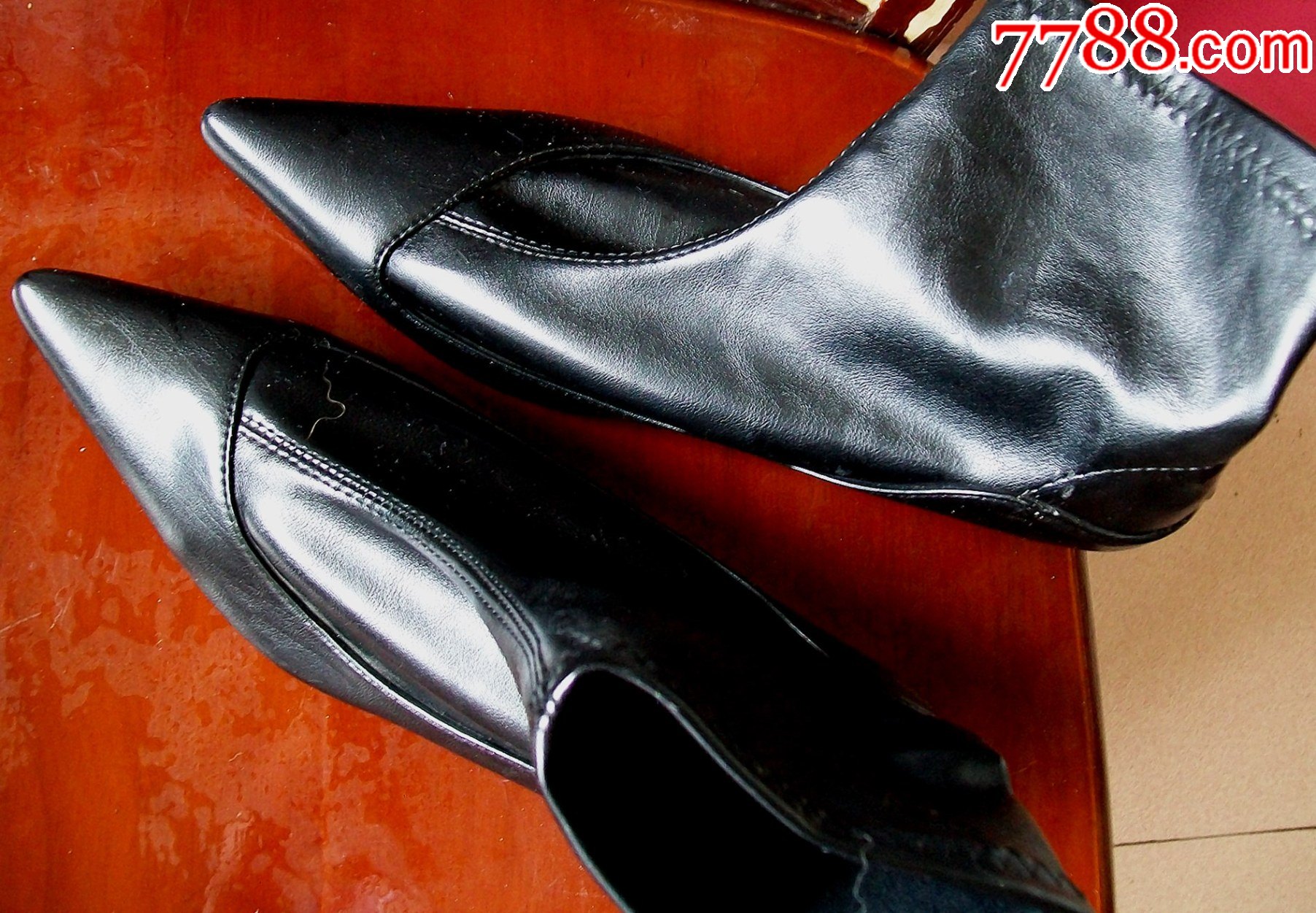 5品99绣花鞋￥110品99皮鞋￥110品99八十年代羊毛线编织拖鞋