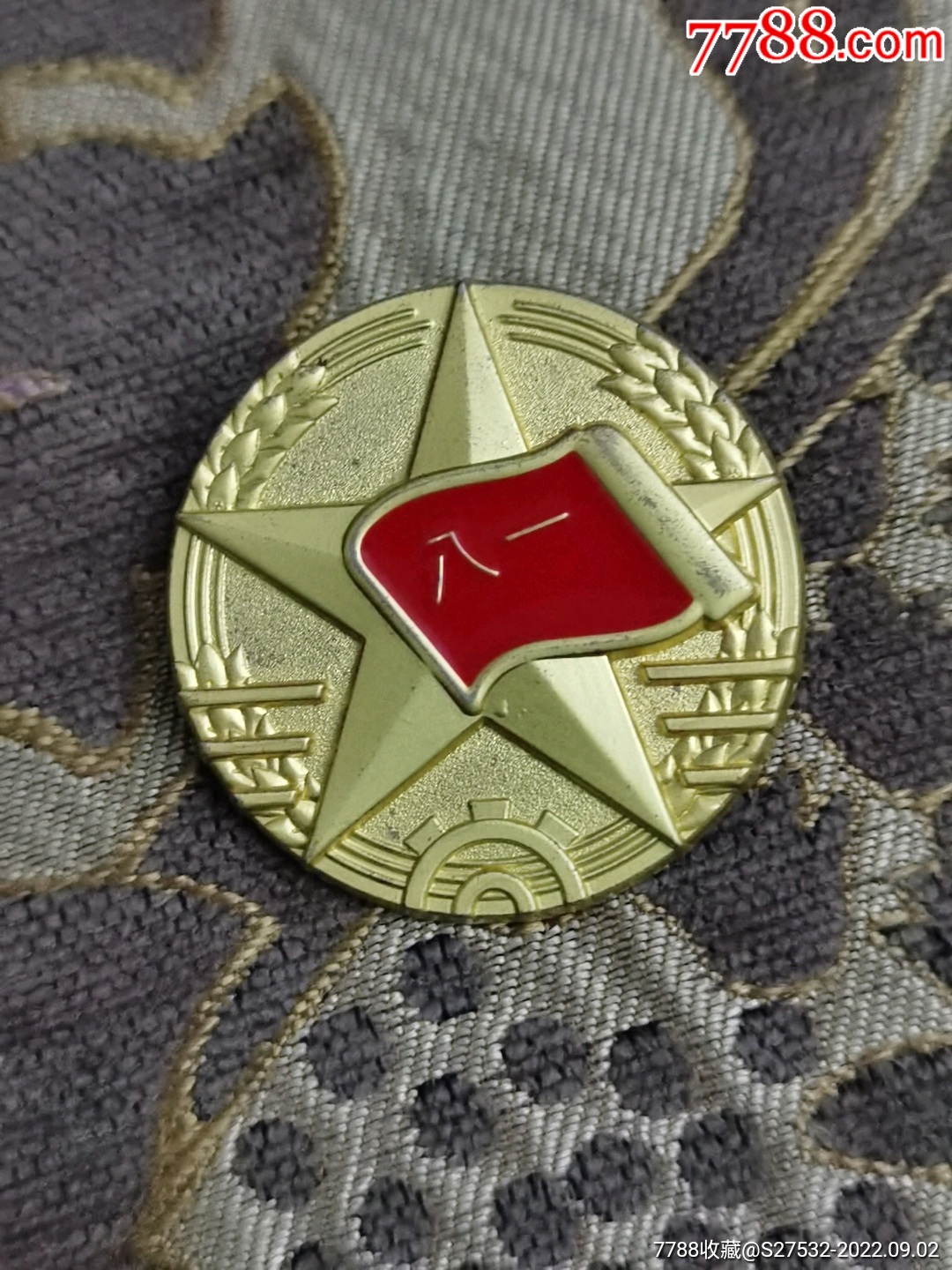 中国八一军校校徽