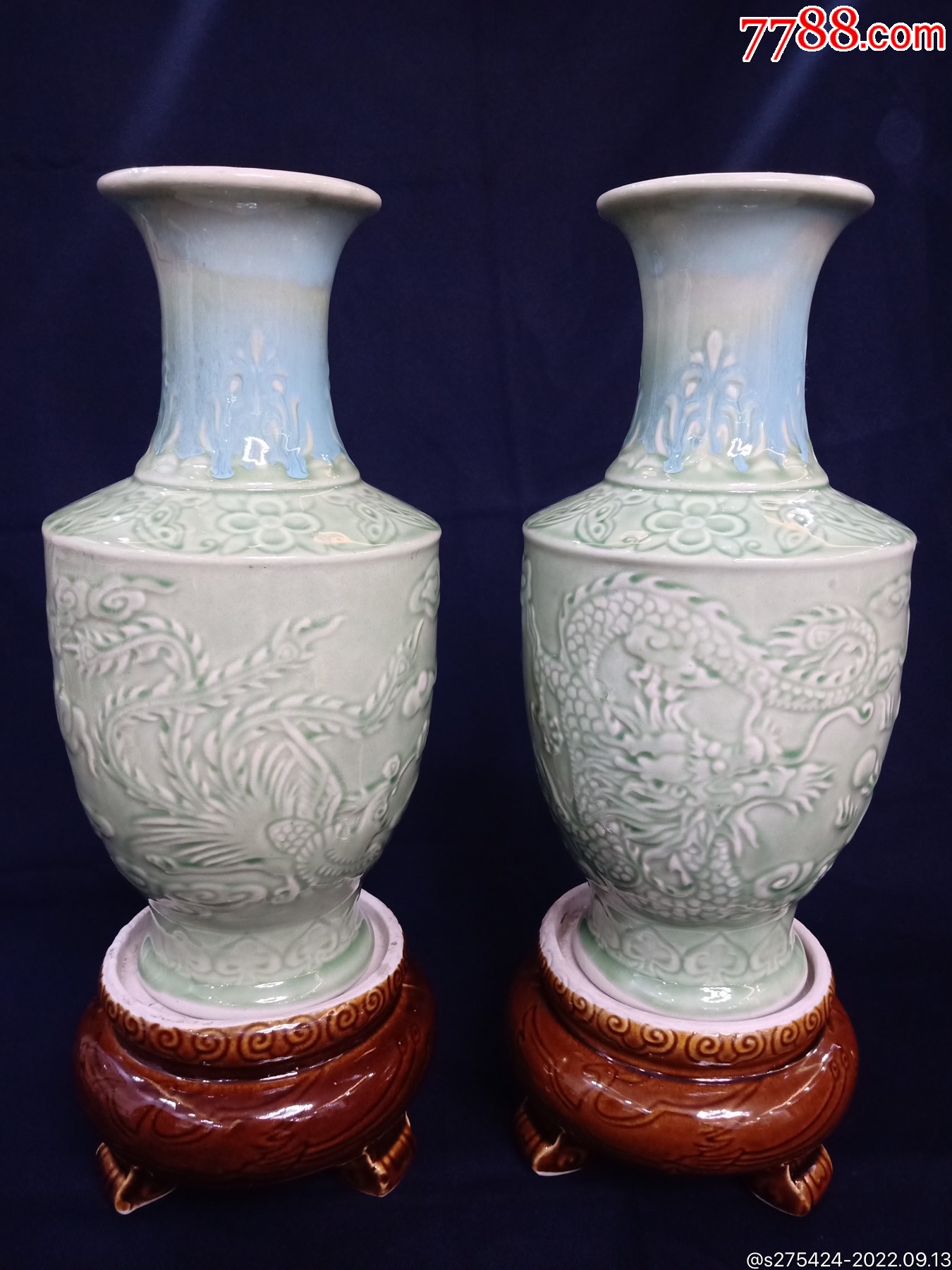 一对八十年代河南安阳龙泉瓷厂龙凤青瓷花瓶带瓷底座_青瓷/秘色瓷