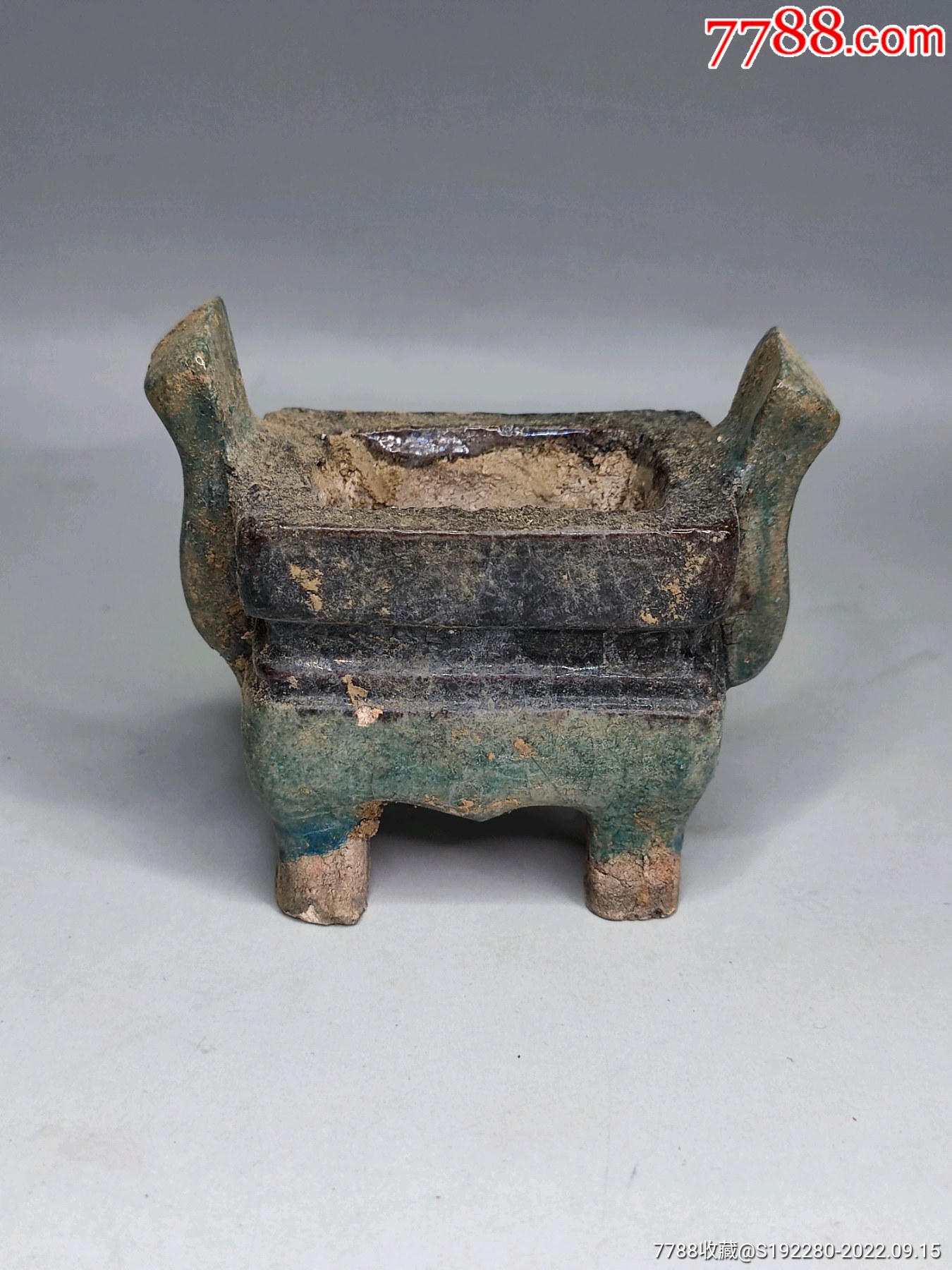 三彩珐华琉璃四方鼎式香炉(工艺品).长7.8cm宽4cm高6.7cm.