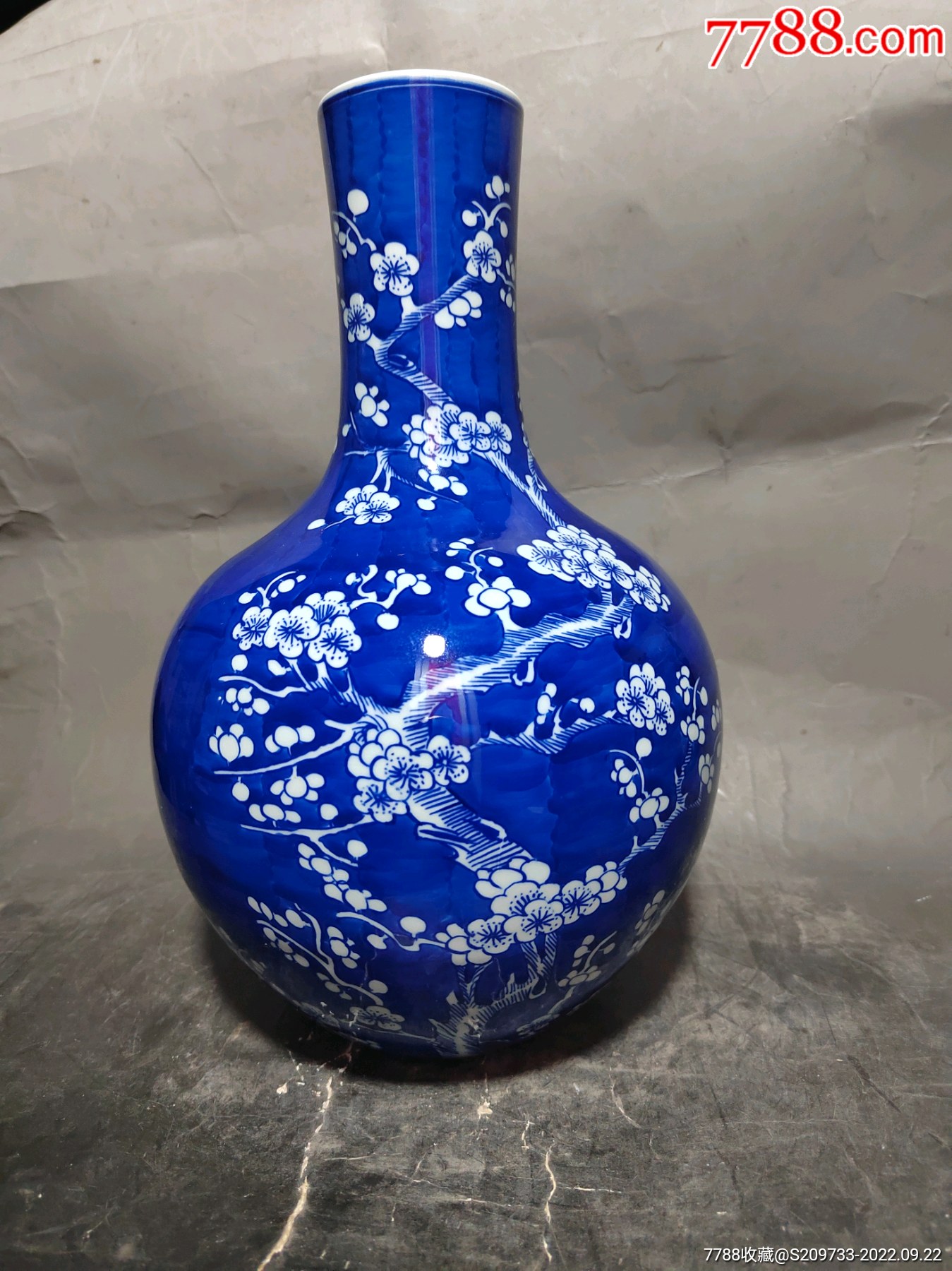 青花冰梅天球瓶-青花瓷-7788挂历收藏