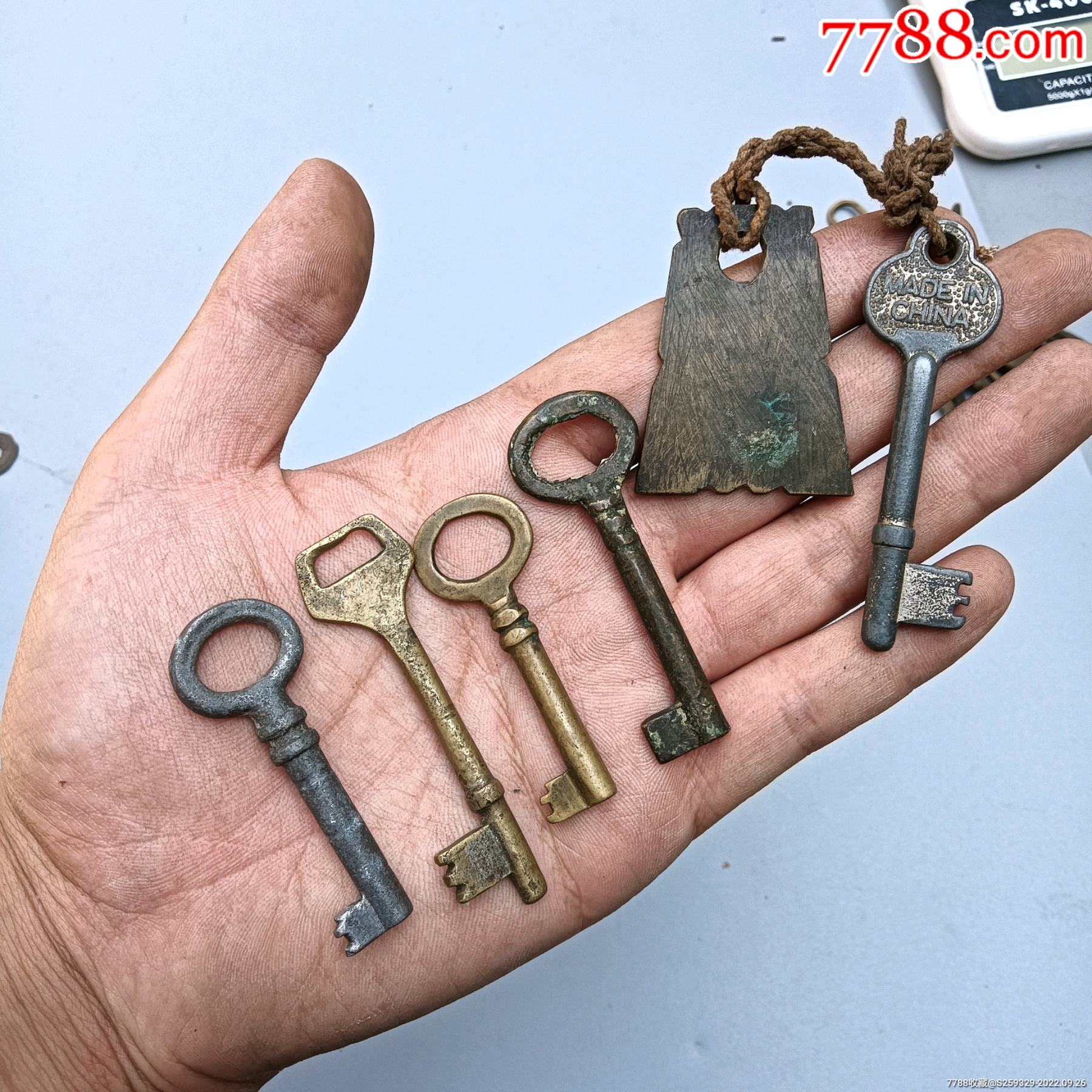 民国时期老钥匙一组五个,户里收的放心购买,保存的不错,全部一起148