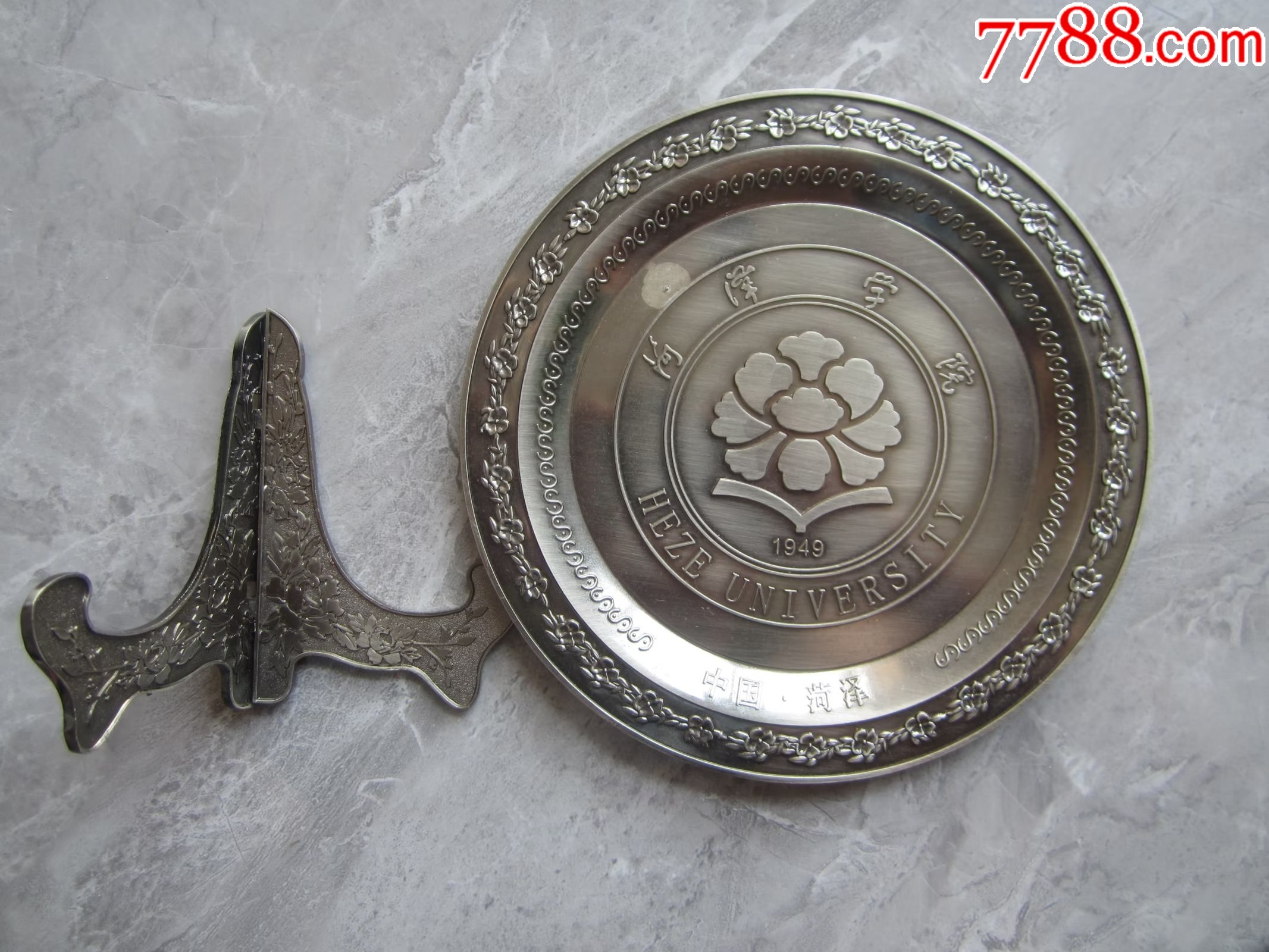 菏泽学院建校六十周年纪念.牡丹花图案-校徽/毕业章-7788雨花石收藏