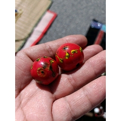 清代红色凤眼琉璃珠一对