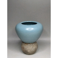 蓝釉水盂（工艺品）。直径10cm高6.7cm。