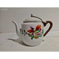 精品老茶壶一把，纯手工绘花朵，品相如图，完整包老，尺寸口径9肚子口径12