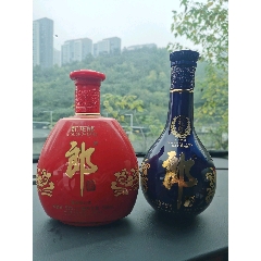 红花郎青花郎酒瓶摆件一对