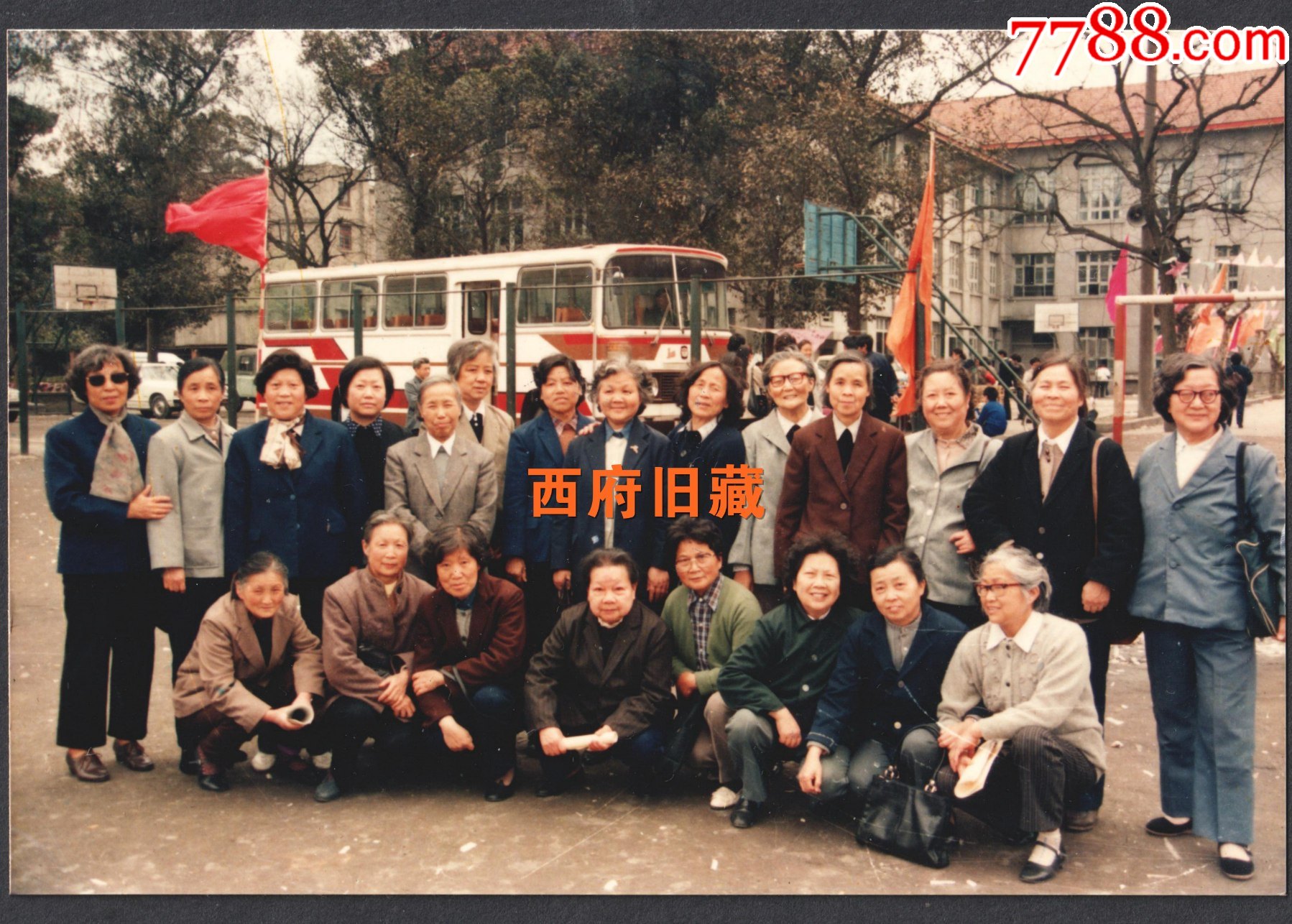 八十年代,成都树德中学校庆合影老照片,老式公共汽车_老照片_收藏行情
