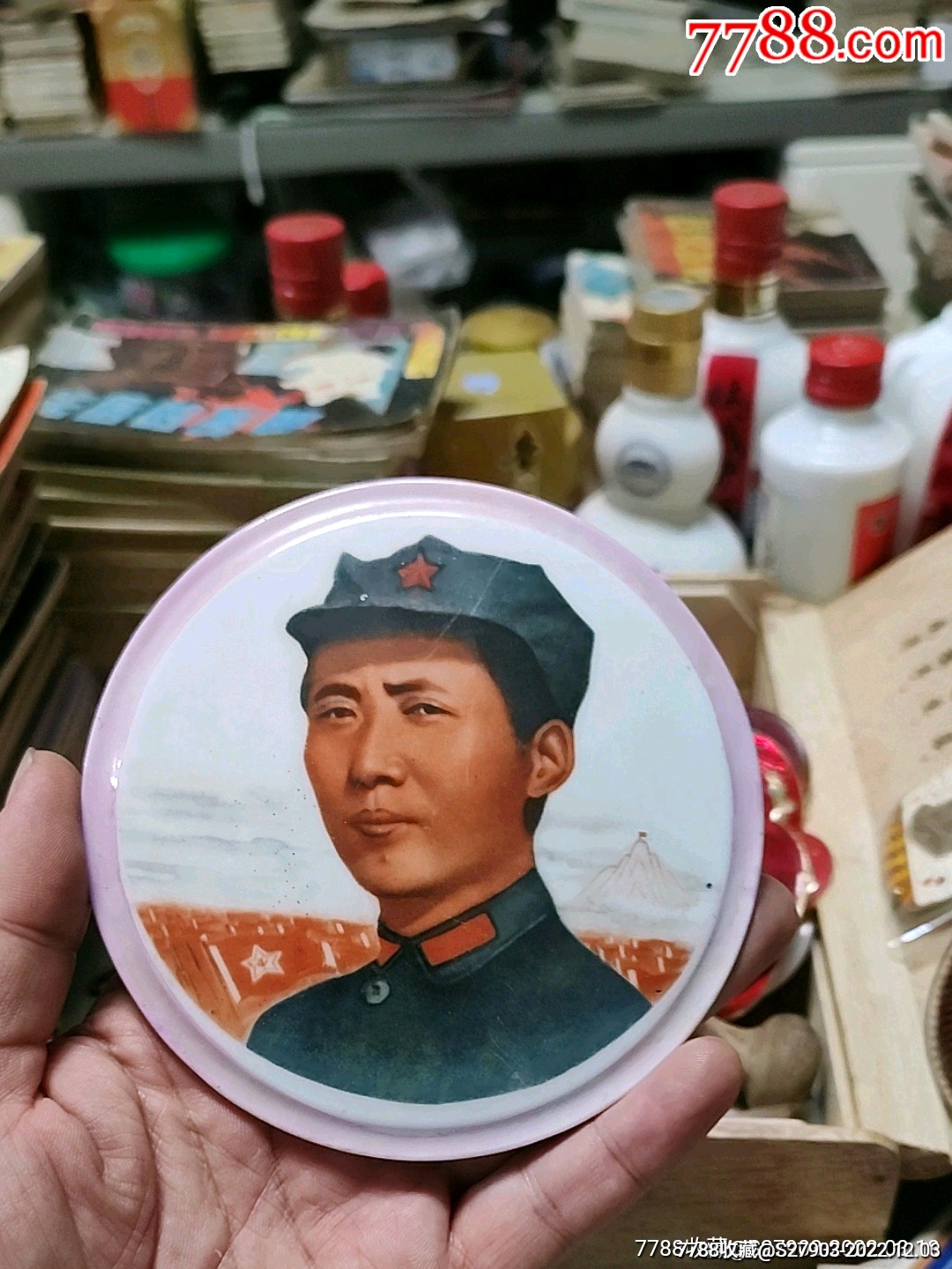 毛主席戴八角军帽紫边陶瓷大像章_像章徽章_远源流连【7788收藏__收藏热线】