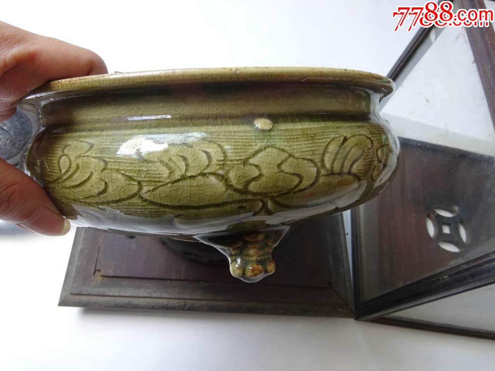 宋.龙泉窑刻花三足炉_青瓷/秘色瓷_淘藏之家【7788旧书网】