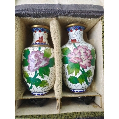 七八十年代高15.2厘米出口的铜胎掐丝珐琅彩/景泰蓝花鸟图花瓶一