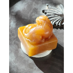 清代老寿山石田黄印章【吴咨】款,尺寸5-4.7厘米重165克,包老保真