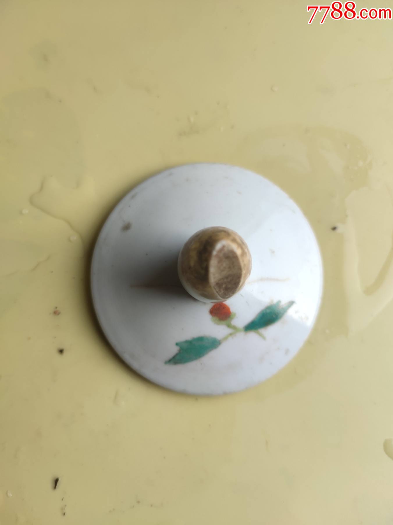 粉彩瓷器盖子，钮有一个磕，盖子有条冲线，如图所示，没有修补-价格:100元-se91569445-单色白瓷-零售-7788收藏__收藏热线