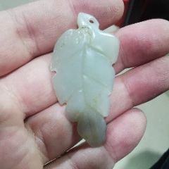 和田玉雕树叶挂件