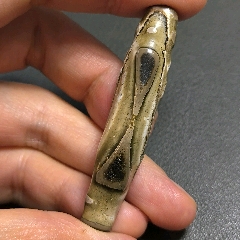 罕见奇特纵目图腾象雄天珠【宝贝尺寸】:长57宽12.