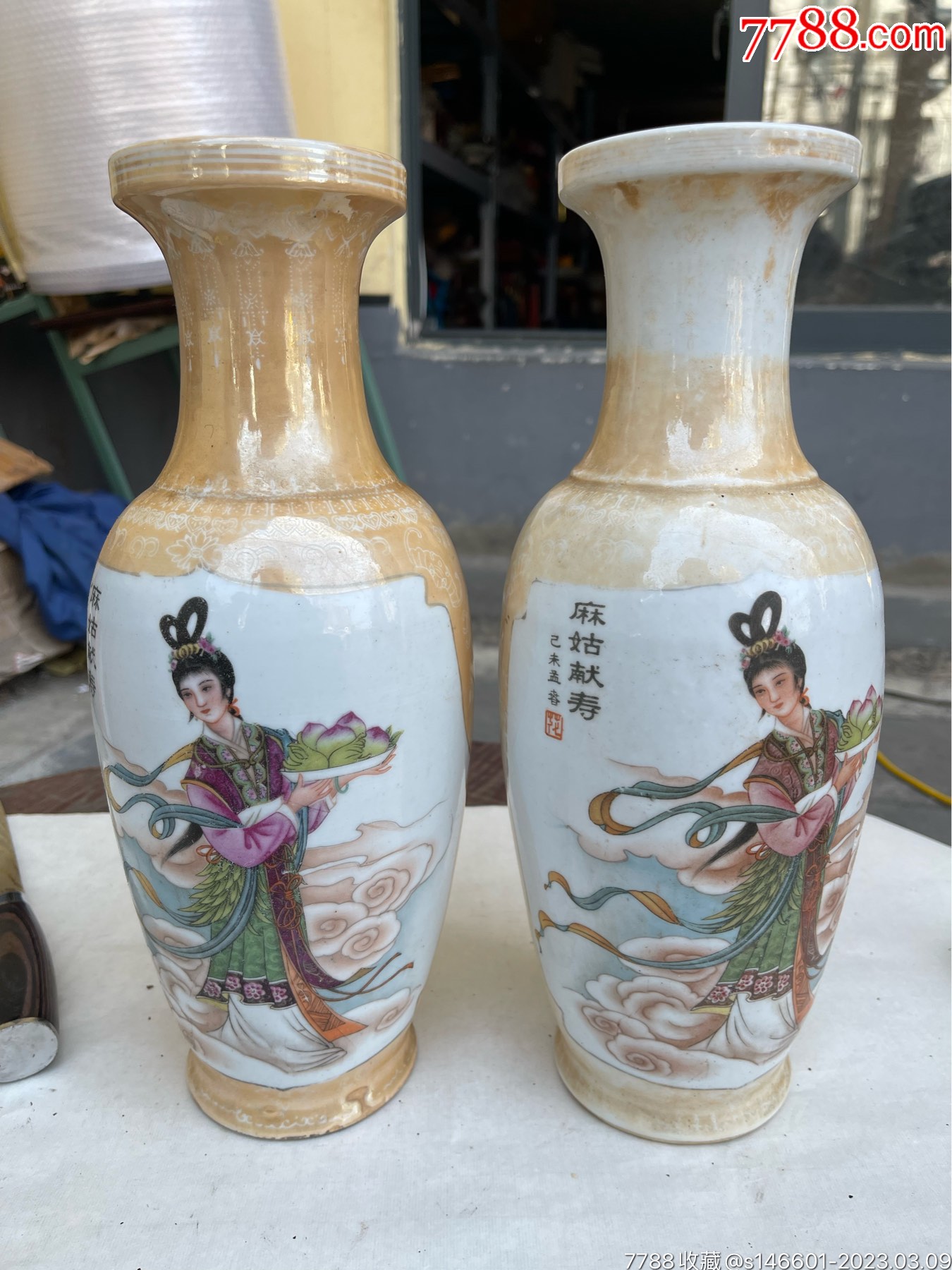 七零年代中国景德镇麻姑献寿花瓶一对!无损!
