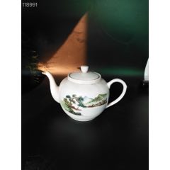 五十年代手绘山水人物茶壶，保存完好，品相一流，包老保真。