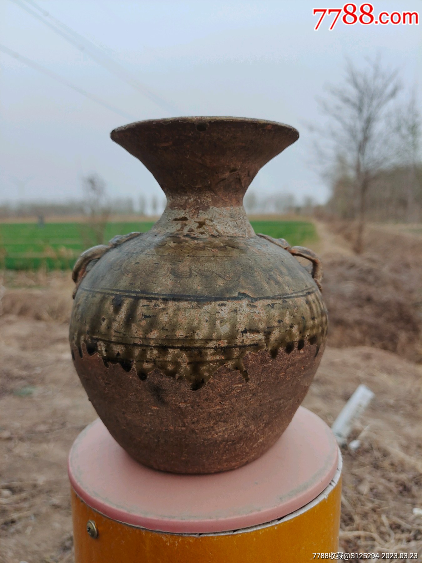 汉代绿釉瓶,年份好,器型好,除口沿上有点小磕外,其余完整_绿釉瓷_图片