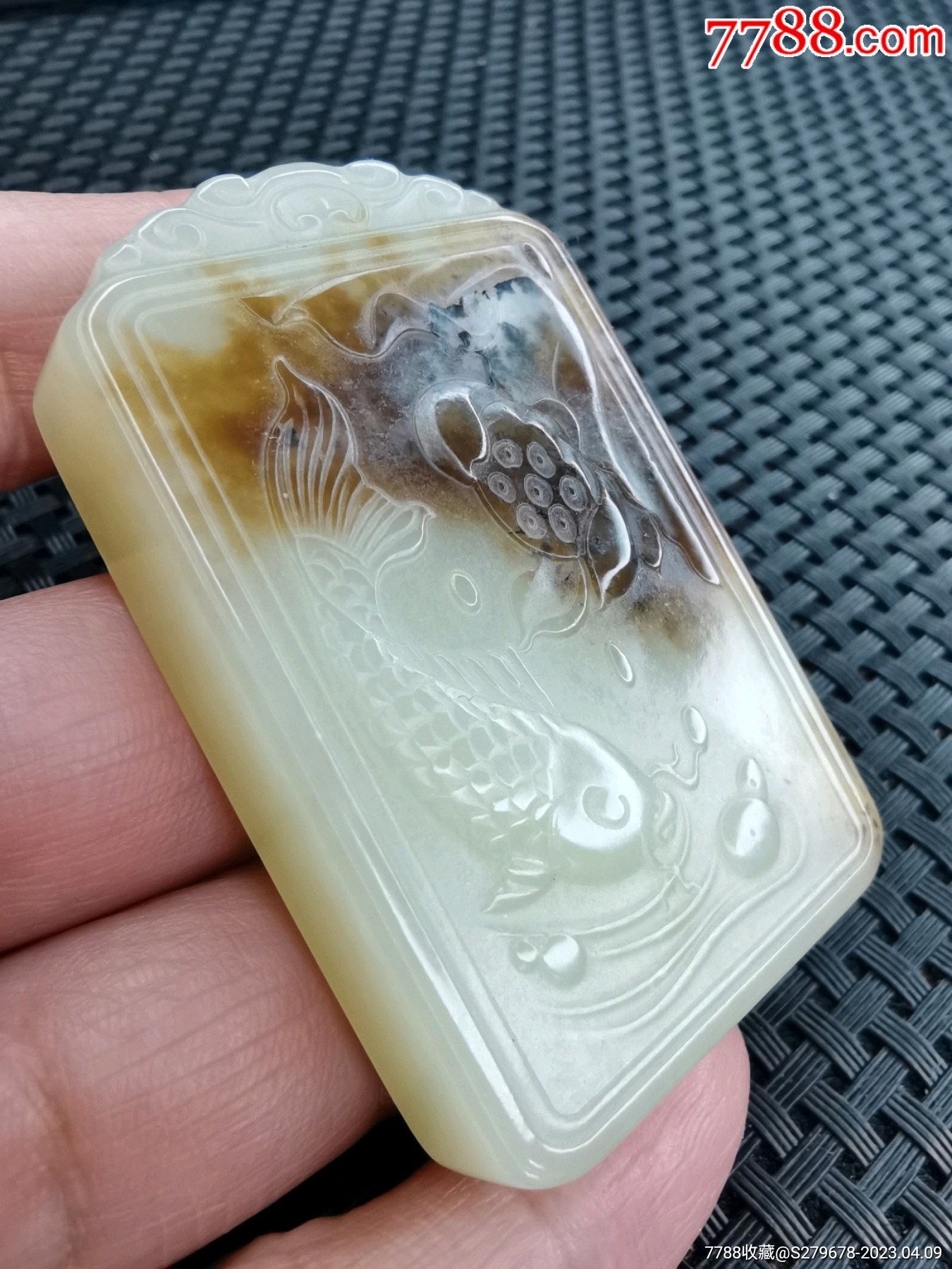 和田玉籽玉年年有余玉牌59x39x10MM_和田玉_古韵红山【7788收藏】