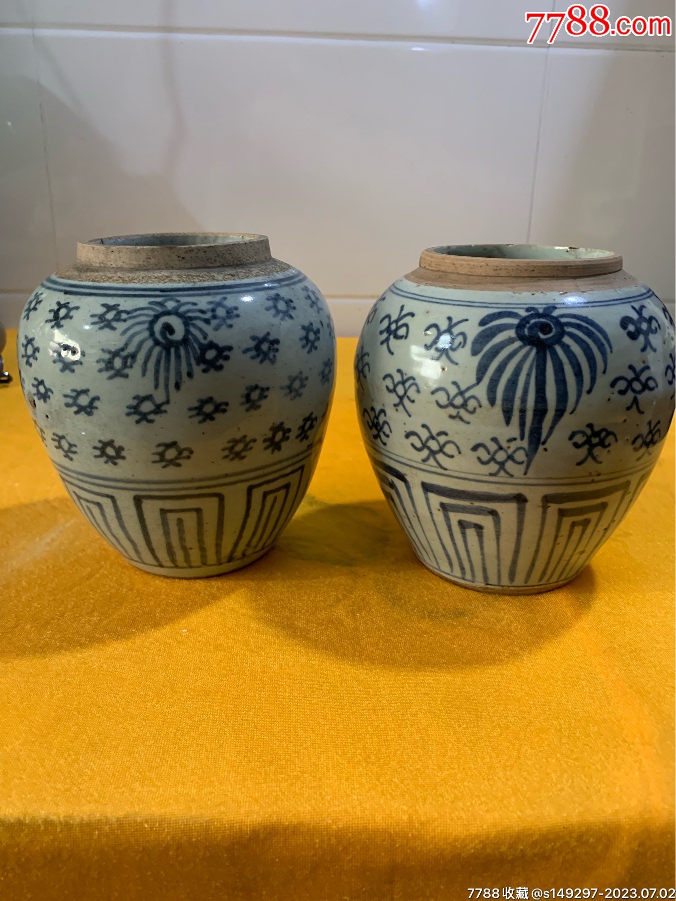 全品清中期青花冬瓜型凤眼罐2个一起出，釉水都不错-青花瓷-7788旧书网