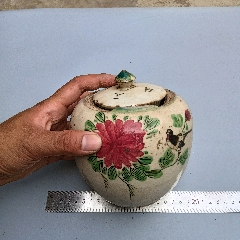 清末民国时期花卉手绘图案冬瓜罐一个盖子保存完好,罐子有冰裂纹很
