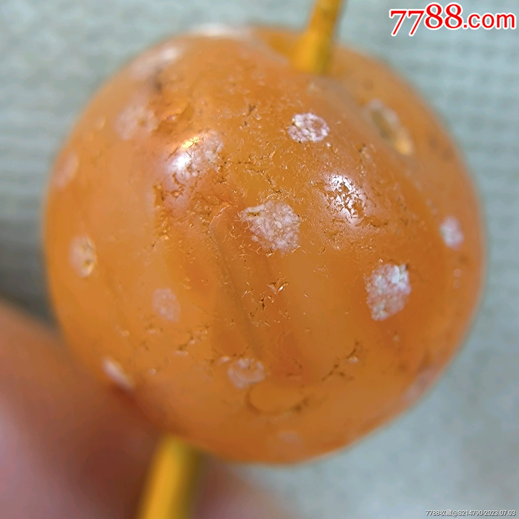 千年镶蚀红玉髓天珠满天星，大圆珠，罕见尺寸，有内裂纹【宝贝