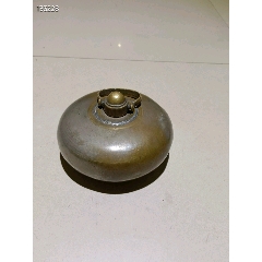 民国时期铜暖手炉,灌上热水用的,小巧精致,保存完好,有老修,品相如图